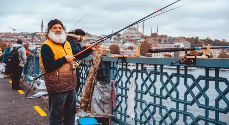 Balıkçıların Suya Geri Attığı Balıktan Aslında Binlerce Lira Kazanılıyor